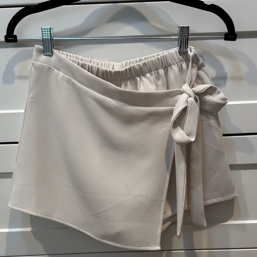 Elegant Cream Tie-Front Women's Skort